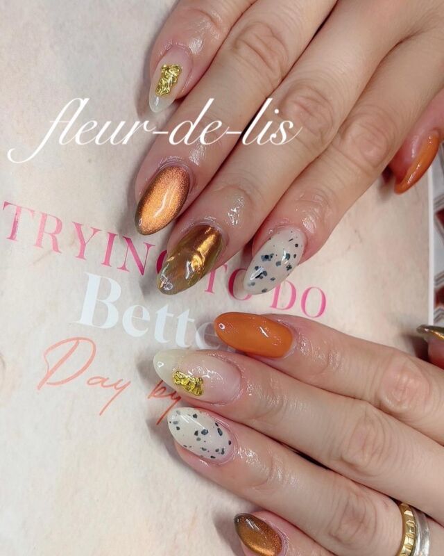 にゆあにゆあ♡がちゃがちゃ🧡
オレンジに🍊どハマり🧡
.
お持ち込画像参照アレンジ
.  当店は完全予約制となっております💁♀️
.
フルール・ド・リス御来店お得情報🉐🤭
.
▣御来店時、次回ご予約で5%off👈
▣自店付け替えオフ無料👈(オフのみは別途)
▣フィルインにて、自爪の負担軽減👈
▣付け替えオフの際、マシーン使用(オフ時短)
▣お客様の自爪の状態に合わせカウンセリング👈
.
·
·
フルール・ド・リスは2021.06にtotalbeautysalonにリニューアルオープンしました🤍
今だけキャンペーン配信💜
·
#脱毛サロン #スパッツ試着会 #最先端美容 #陶肌トリートメント #次世代ハーブピーリング🌿 #陶肌トリートメントの効果がすごい ✨#revi #美肌サプリ #内面美容 #内面美容医学財団公認ファスティングカウンセラー 
·
▣コロナ対策として
.
▣入口での手消毒、検温
▣パーテーション設置済み
▣衛生管理上(鈴木は)マスク着用しております😷
·
.
当サロンではネイルのみではなくボディーペイント、タトゥー消しなども展開してます、イベント事がある方にオススメです。結婚式やLIVEがある方に是非🖤
気になる方は問い合わせお待ちしてます!
デザインに迷ってる方、料金についてご不明な点など等あればDM、LINE、電話等で質問受けつけてますのでお気軽に連絡ください🙇♀️
·
ご予約は下記から⬇️
.
.
.
#ネイル#ジェルネイル#スカルプチュア#ネイルサロン#オートネイル#エアジェル導入サロン#一層残し#オーダーネイル#ボディージュエリー導入店 タトゥーカバー#イベント#成人式#ブライダル 個性派#マタニティ 巻き爪矯正  化粧品取扱店  化粧品販売  ネイルデザイン、お肌悩み、ダイエットなどお身体のお悩みなどもございましたらお気軽にご相談下さい☺️  ______________________________  #福島県#郡山#須賀川#鏡石#白河#メガステージ
#fleur-de-lis(フルール・ド・リス)
完全予約制になります💁♀️🤍  ▪最新御予約空き状況は
 Instagramストーリーで更新↻
 Instagramを👀💡みた!で
 御新規様向けクーポンご利用頂けます🖤
 詳細はTOPハイライトから御覧下さい。  ▪http://www.fleur-de-lis.net/sp/
 ↳ホームページブログ更新
▪hotpepperbeauty
 ↳net予約も出来ます↺
 ↳tell0248723110〖施術中電話対応❌〗
 ↳LINE@ID 【fleur04】で検索🔍
 talkからご予約も受付け出来ます♥
LINEにお取扱い商品・商材詳しく載せております。  是非皆様followme🖤  _________________________________