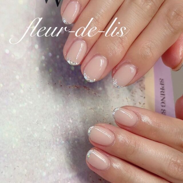 ガラスフレンチは間違いなく綺麗✨
.
.
.
.  当店は完全予約制となっております💁♀️
.
フルール・ド・リス御来店お得情報🉐🤭
.
▣御来店時、次回ご予約で5%off👈
▣自店付け替えオフ無料👈(オフのみは別途)
▣フィルインにて、自爪の負担軽減👈
▣付け替えオフの際、マシーン使用(オフ時短)
▣お客様の自爪の状態に合わせカウンセリング👈
.
·
·
フルール・ド・リスは2021.06にtotalbeautysalonにリニューアルオープンしました🤍
今だけキャンペーン配信💜
·
#脱毛サロン #スパッツ試着会 #最先端美容 #陶肌トリートメント #次世代ハーブピーリング🌿 #陶肌トリートメントの効果がすごい ✨#revi #美肌サプリ #内面美容 #内面美容医学財団公認ファスティングカウンセラー 
·
▣コロナ対策として
.
▣入口での手消毒、検温
▣パーテーション設置済み
▣衛生管理上(鈴木は)マスク着用しております😷
·
.
当サロンではネイルのみではなくボディーペイント、タトゥー消しなども展開してます、イベント事がある方にオススメです。結婚式やLIVEがある方に是非🖤
気になる方は問い合わせお待ちしてます!
デザインに迷ってる方、料金についてご不明な点など等あればDM、LINE、電話等で質問受けつけてますのでお気軽に連絡ください🙇♀️
·
ご予約は下記から⬇️
.
.
.
#ネイル#ジェルネイル#スカルプチュア#ネイルサロン#オートネイル#エアジェル導入サロン#一層残し#オーダーネイル#ボディージュエリー導入店 タトゥーカバー#イベント#成人式#ブライダル 個性派#マタニティ 巻き爪矯正  化粧品取扱店  化粧品販売  ネイルデザイン、お肌悩み、ダイエットなどお身体のお悩みなどもございましたらお気軽にご相談下さい☺️  ______________________________  #福島県#郡山#須賀川#鏡石#白河#メガステージ
#fleur-de-lis(フルール・ド・リス)
完全予約制になります💁♀️🤍  ▪最新御予約空き状況は
 Instagramストーリーで更新↻
 Instagramを👀💡みた!で
 御新規様向けクーポンご利用頂けます🖤
 詳細はTOPハイライトから御覧下さい。  ▪http://www.fleur-de-lis.net/sp/
 ↳ホームページブログ更新
▪hotpepperbeauty
 ↳net予約も出来ます↺
 ↳tell0248723110〖施術中電話対応❌〗
 ↳LINE@ID 【fleur04】で検索🔍
 talkからご予約も受付け出来ます♥
LINEにお取扱い商品・商材詳しく載せております。  是非皆様followme🖤  _________________________________