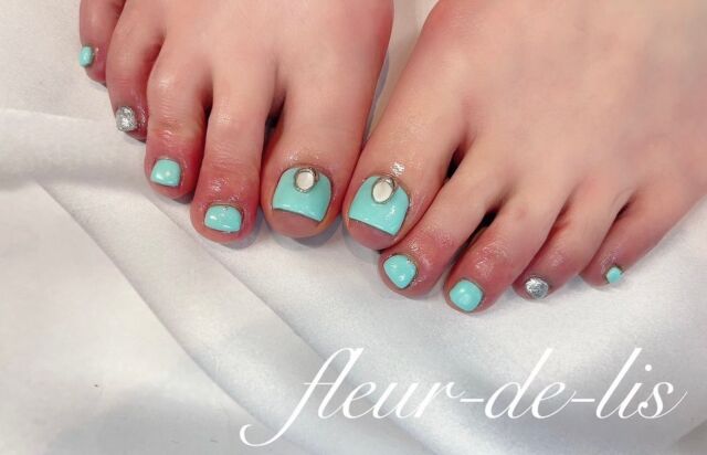 ティファニーブルー💙🩵💙🩵
皆さん、素足になる季節が来ましたよ🎐🩵🫧𓂃 𓈒𓏸🪽
.
.  当店は完全予約制となっております💁♀️
.
フルール・ド・リス御来店お得情報🉐🤭
.
▣御来店時、次回ご予約で5%off👈
▣自店付け替えオフ無料👈(オフのみは別途)
▣フィルインにて、自爪の負担軽減👈
▣付け替えオフの際、マシーン使用(オフ時短)
▣お客様の自爪の状態に合わせカウンセリング👈
.
·  ·
#脱毛サロン #スパッツ試着会 #最先端美容 #陶肌トリートメント #次世代ハーブピーリング🌿 #陶肌トリートメントの効果がすごい ✨#revi #美肌サプリ #内面美容 #内面美容医学財団公認ファスティングカウンセラー 
·
▣コロナ対策として
.
▣入口での手消毒、検温
▣パーテーション設置済み
▣衛生管理上(鈴木は)マスク着用しております😷
·
.
当サロンではネイルのみではなくボディーペイント、タトゥー消しなども展開してます、イベント事がある方にオススメです。結婚式やLIVEがある方に是非🖤
気になる方は問い合わせお待ちしてます!
デザインに迷ってる方、料金についてご不明な点など等あればDM、LINE、電話等で質問受けつけてますのでお気軽に連絡ください🙇♀️
·
ご予約は下記から⬇️
.
.
.
#ネイル#ジェルネイル#スカルプチュア#ネイルサロン#オートネイル#エアジェル導入サロン#一層残し#オーダーネイル#ボディージュエリー導入店 タトゥーカバー#イベント#成人式#ブライダル 個性派#マタニティ 巻き爪矯正  化粧品取扱店  化粧品販売  ネイルデザイン、お肌悩み、ダイエットなどお身体のお悩みなどもございましたらお気軽にご相談下さい☺️  ______________________________  #福島県#郡山#須賀川#鏡石#白河#メガステージ
#fleur-de-lis(フルール・ド・リス)
完全予約制になります💁♀️🤍  ▪最新御予約空き状況は
 Instagramストーリーで更新↻
 Instagramを👀💡みた!で
 御新規様向けクーポンご利用頂けます🖤
 詳細はTOPハイライトから御覧下さい。  ▪http://www.fleur-de-lis.net/sp/
 ↳ホームページブログ更新
▪hotpepperbeauty
 ↳net予約も出来ます↺
 ↳tell0248723110〖施術中電話対応❌〗
 ↳LINE@ID 【fleur04】で検索🔍
 talkからご予約も受付け出来ます♥
LINEにお取扱い商品・商材詳しく載せております。  是非皆様followme🖤  _________________________________